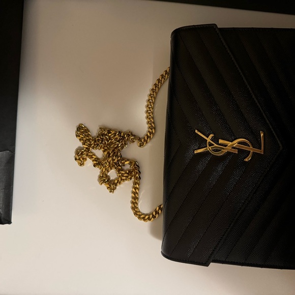 SAINT LAURENT
Cassandre matelassé textured-leather shoulder - Picture 6 of 14